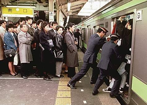 crowd-tokyo-subway.jpg crowd-tokyo-subway.jpg